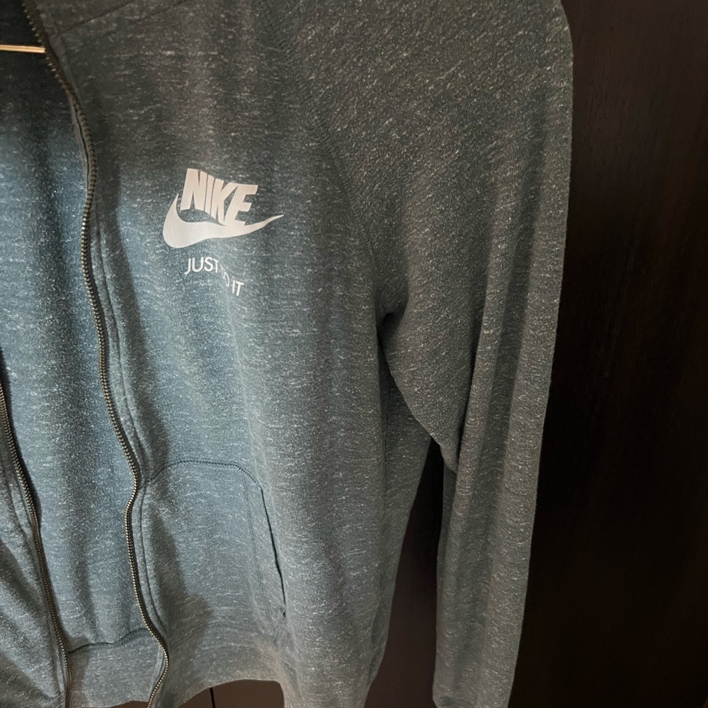 Nike - Picture 5 of 6